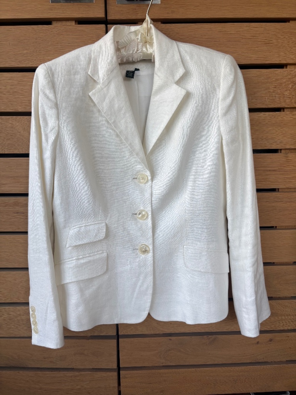 Elegant, Classic Ralph Loren White Linen Blazer 4P - Picture 3 of 6